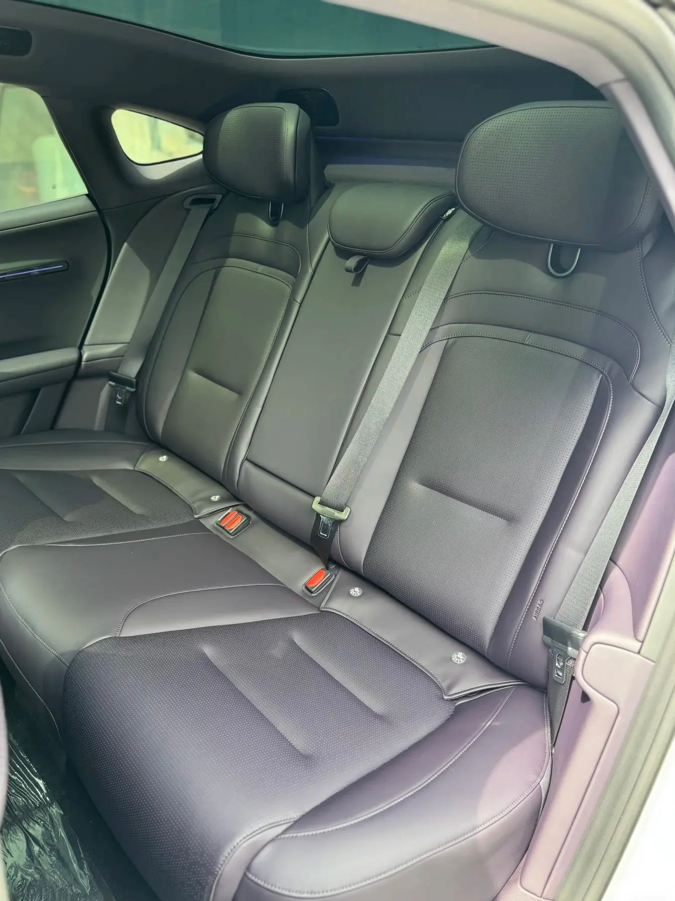 Avatr 06 2025 car image #8