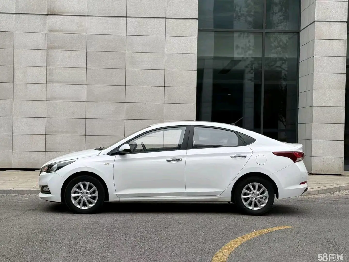 Hyundai Verna 2017 car image #8