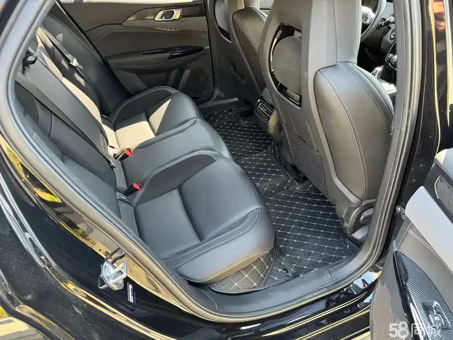 Lynk & Co 03 2019 #8 Lynk & Co 03 2019 car image #8