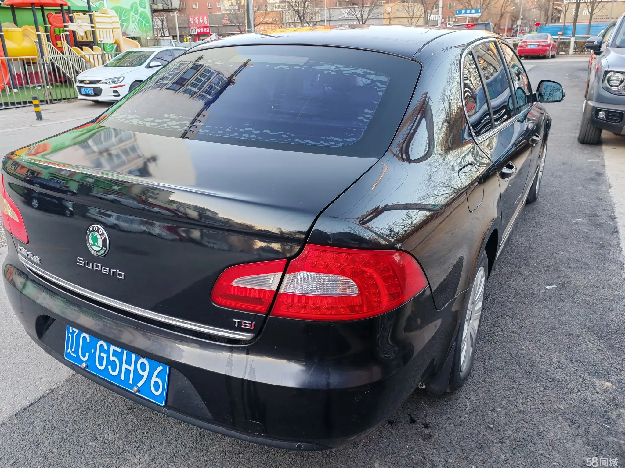 Skoda Superb 2010 car image #8