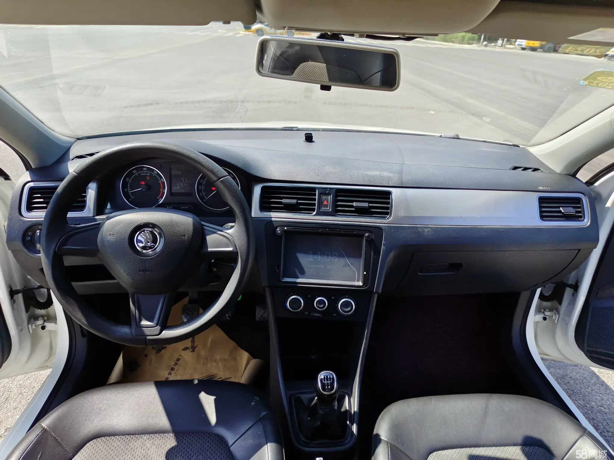 Skoda Rapid Spaceback 2016 car image #8