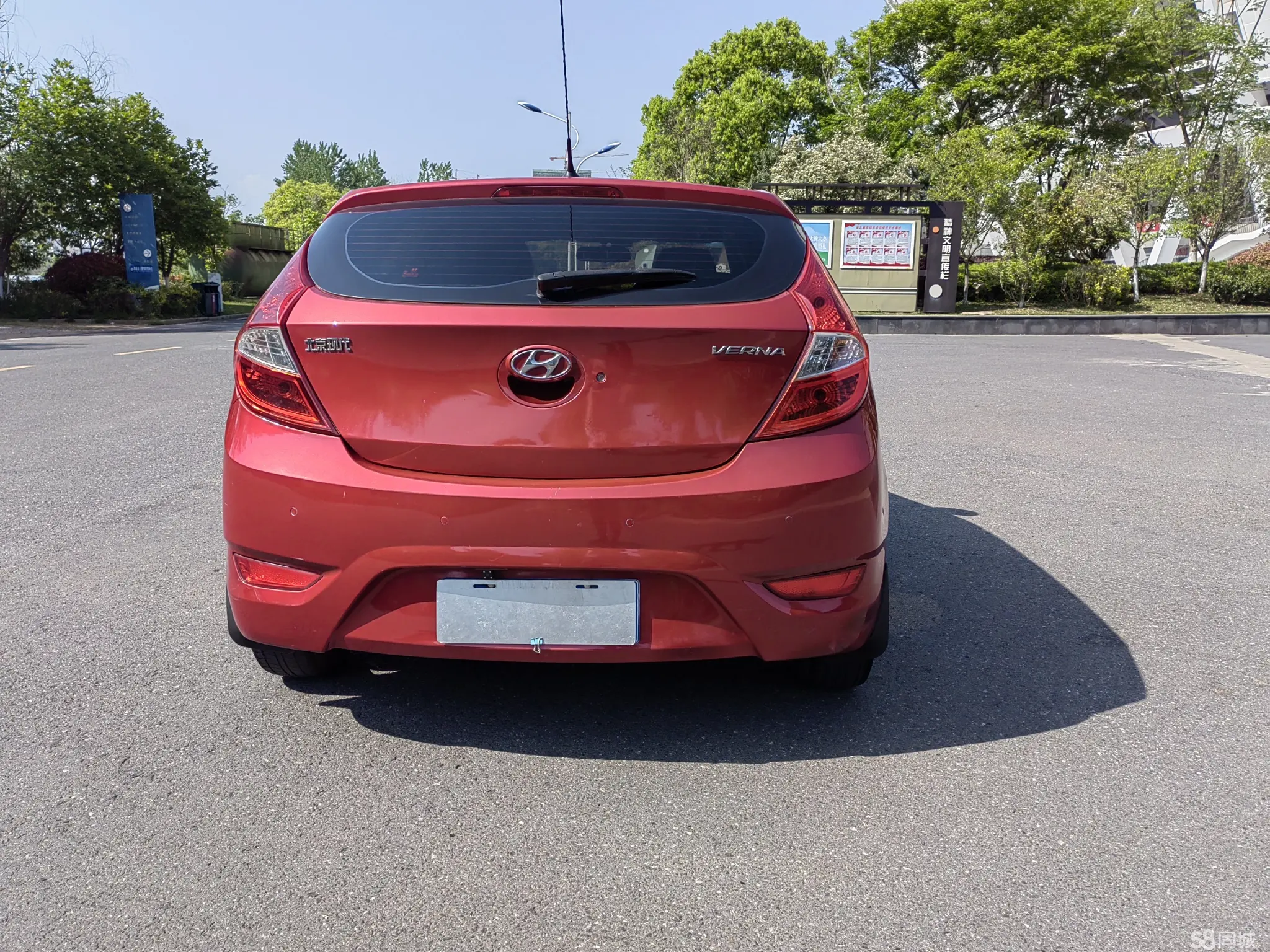 Hyundai Reina Hatchback 2015 car image #8