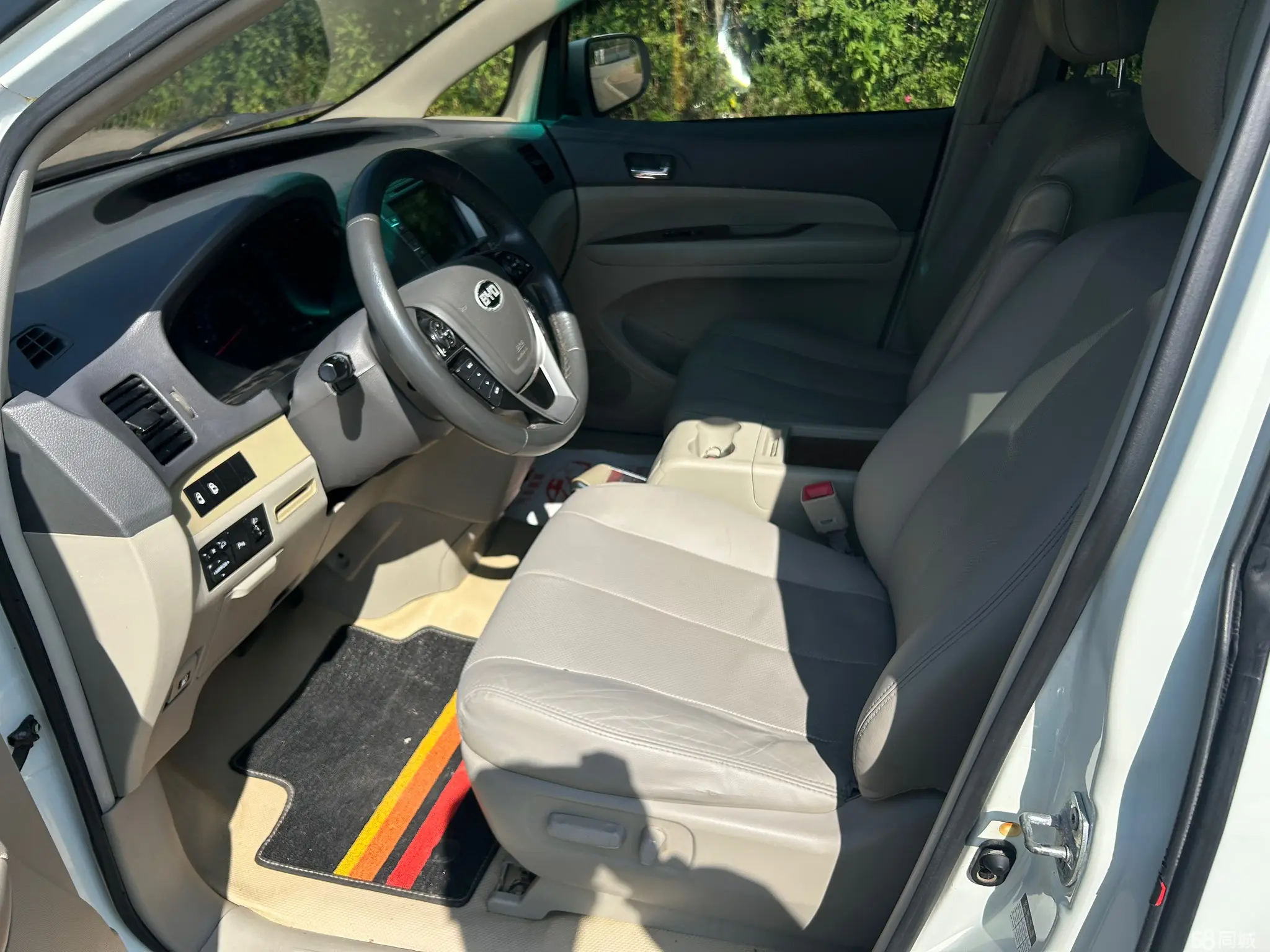 BYD M6 2014 car image #8