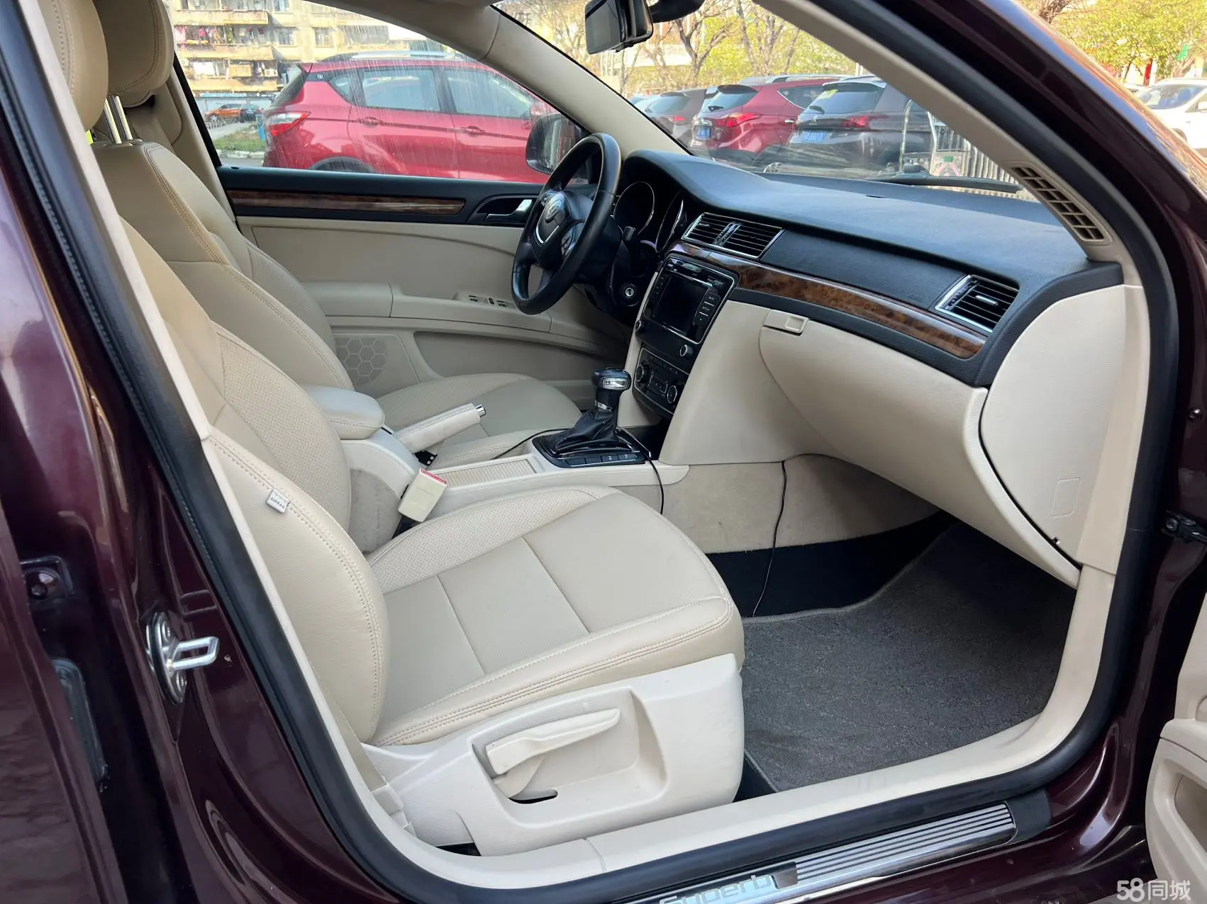 Skoda Superb 2013 car image #8