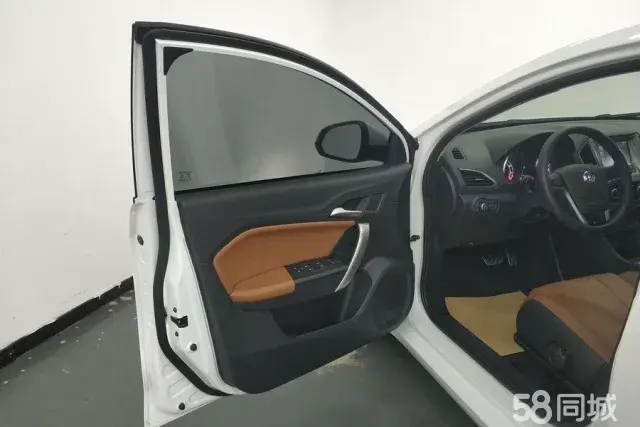 MG GT 2016 car image #8