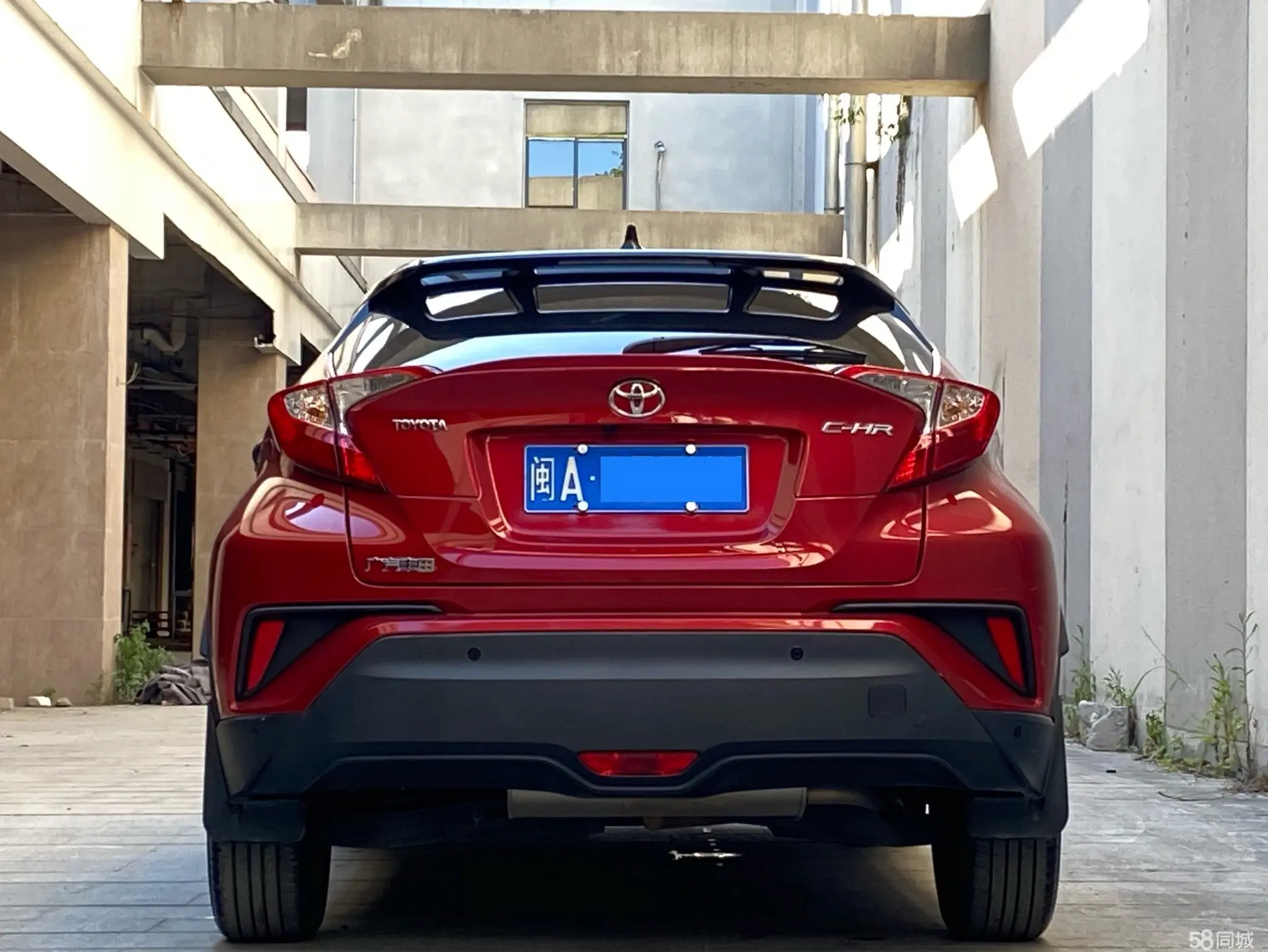 Toyota C-HR 2021 car image #8