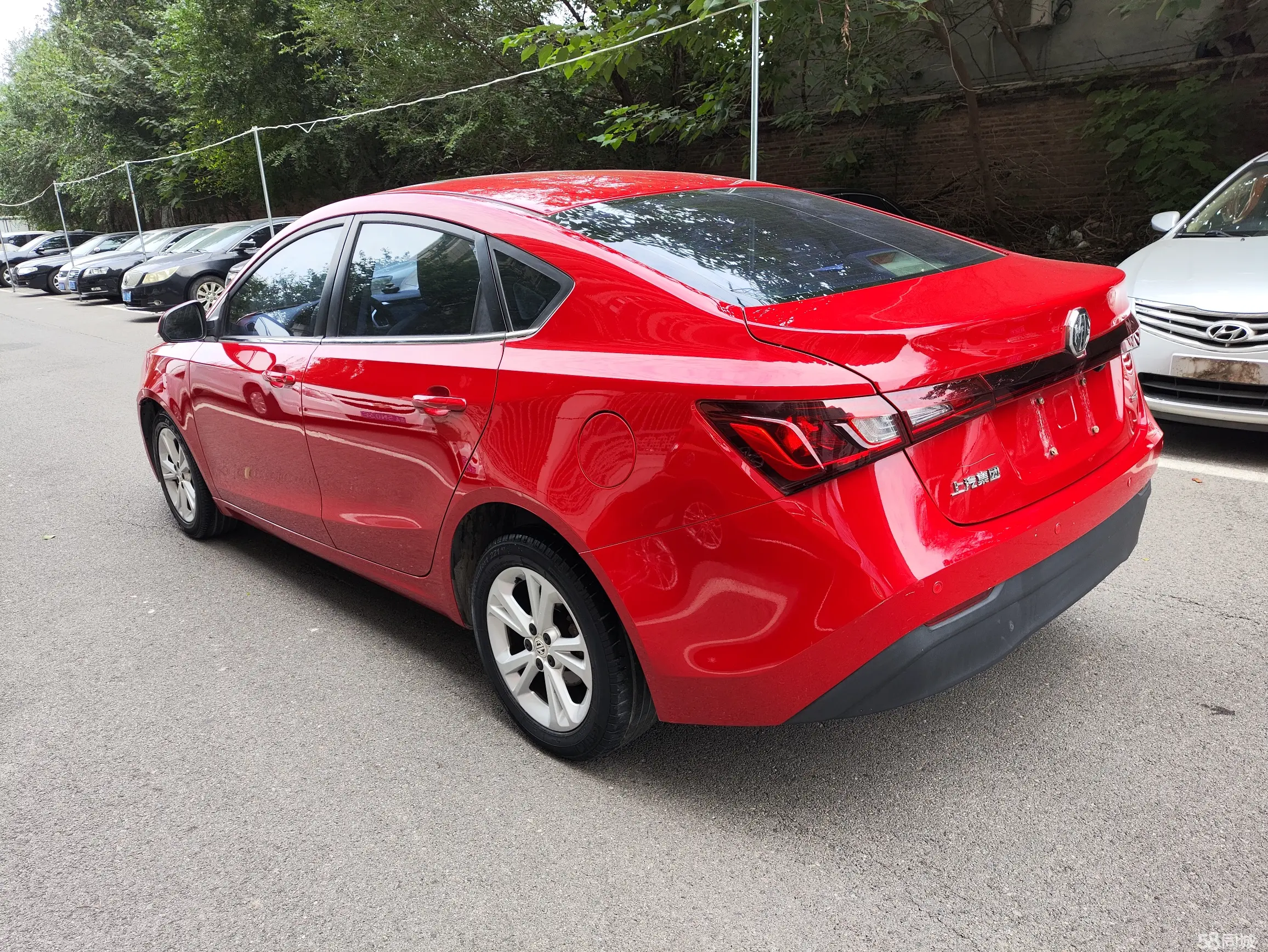 MG GT 2015 car image #8