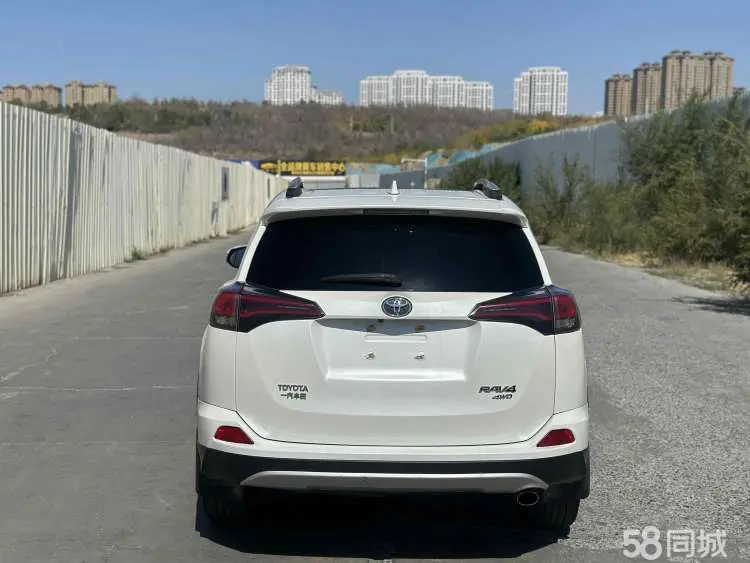 Toyota RAV4 2018 car image #8