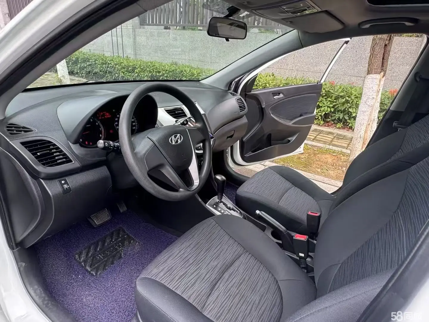 Hyundai Reina Hatchback 2014 car image #8