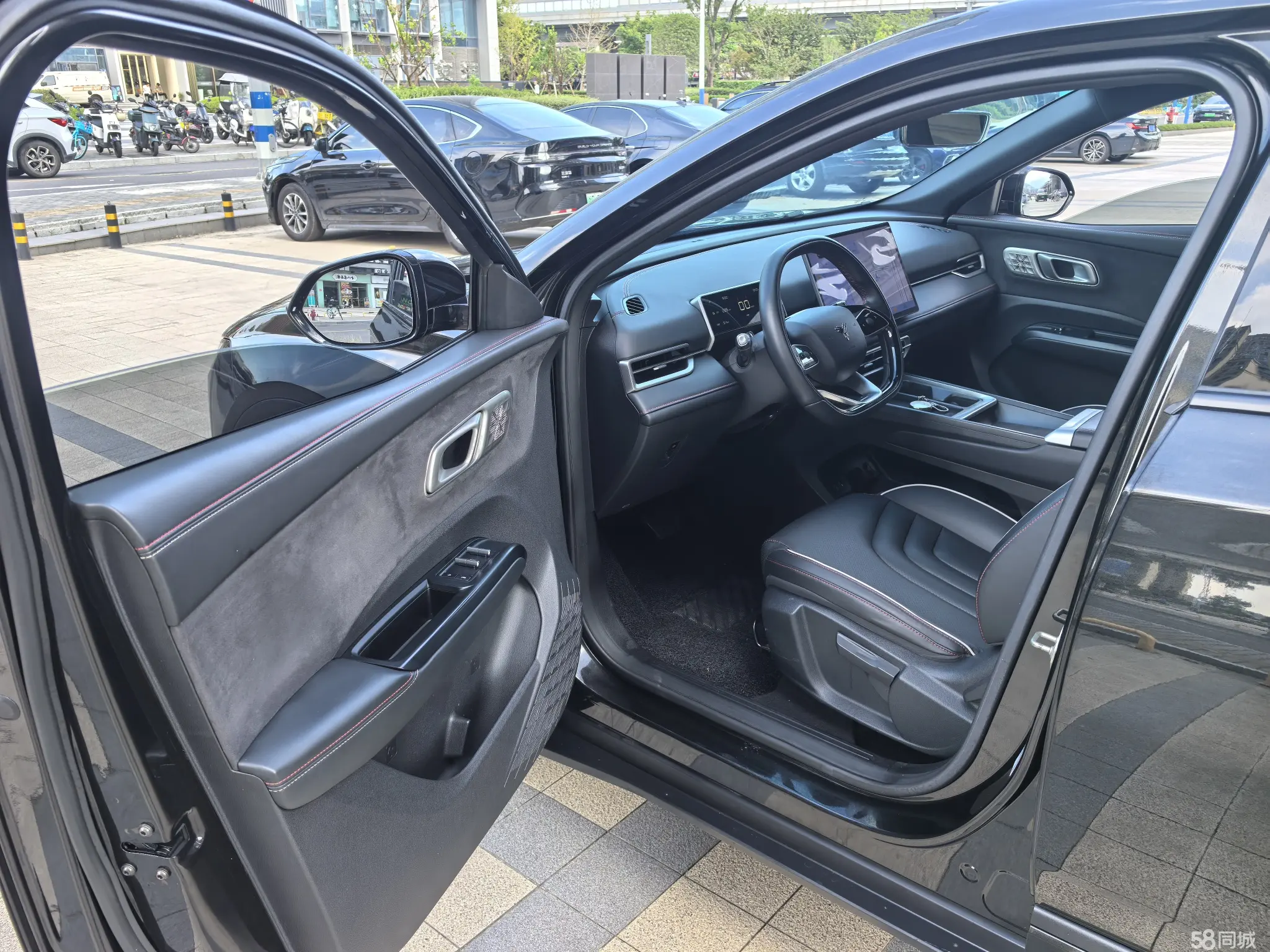 哪吒汽车 哪吒X 2024 汽车图片 #8