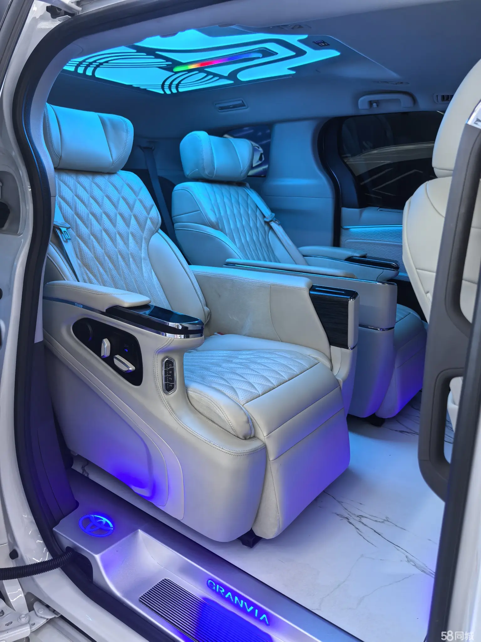 Toyota Granvia 2023 immagine di auto #8