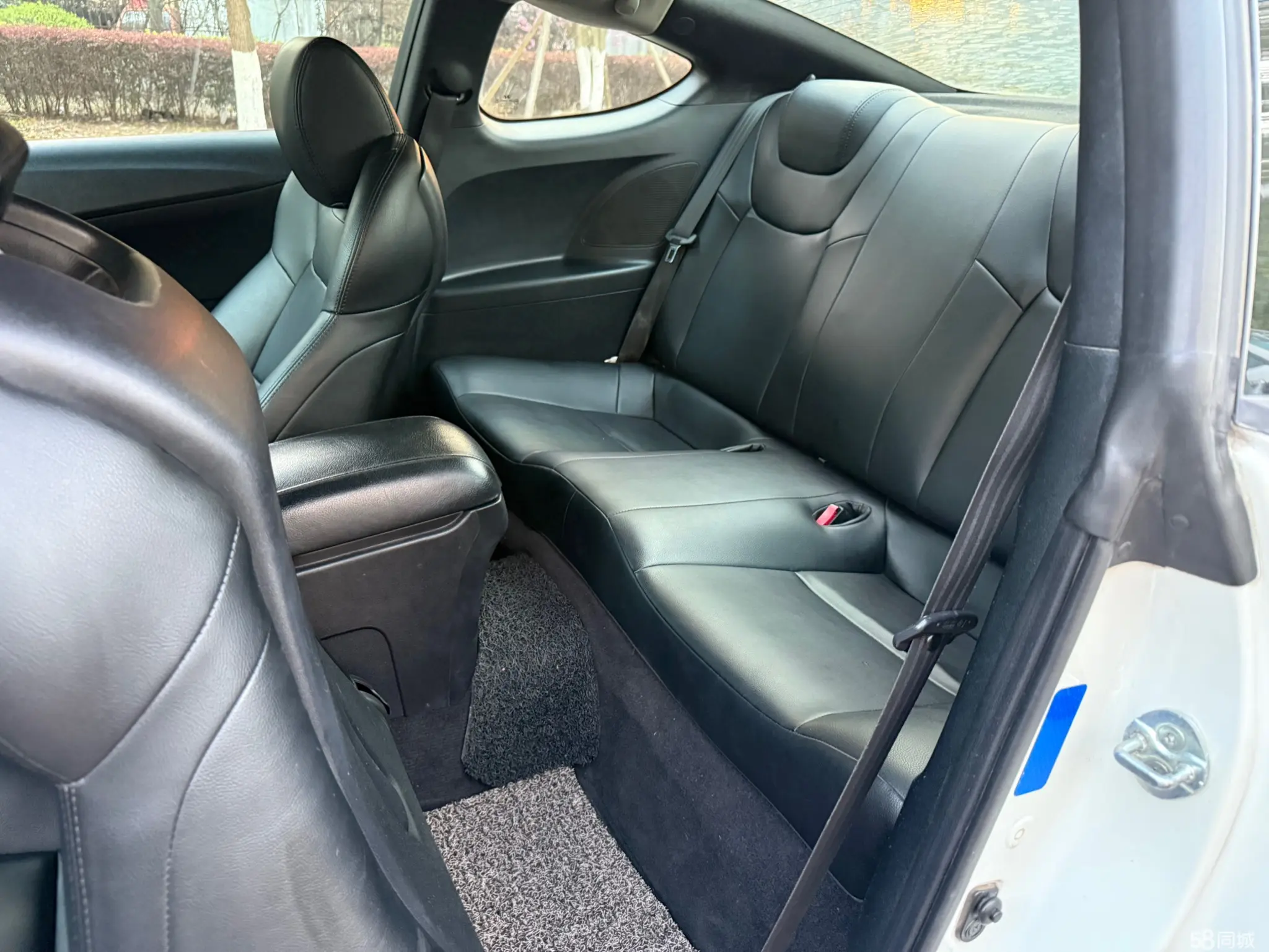 Hyundai Rohens-Coupe 2011 #8 Hyundai Rohens-Coupe 2011 car image #8