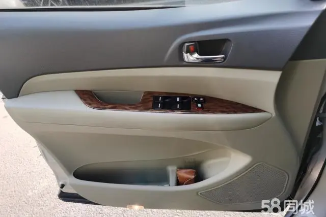 BYD M6 2015 car image #8