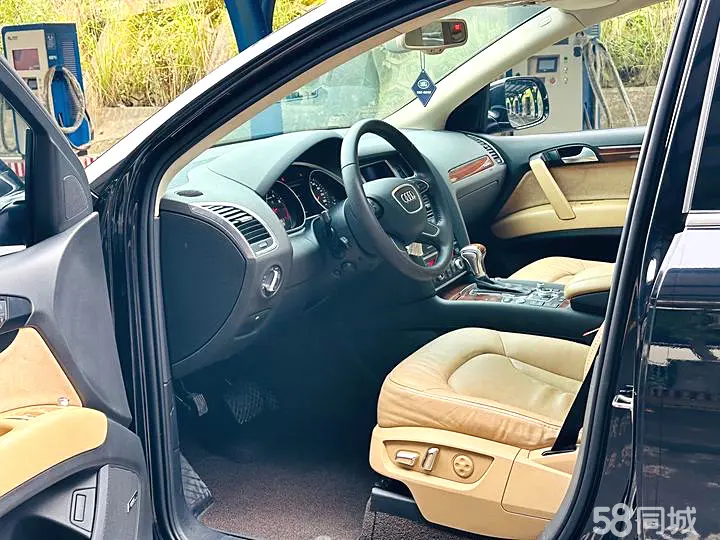 Audi Q7 2012 car image #8