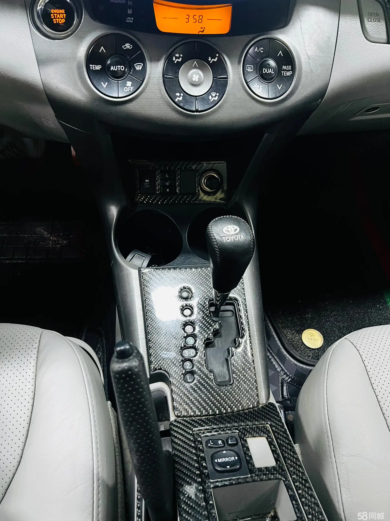 Toyota RAV4 2010 car image #8