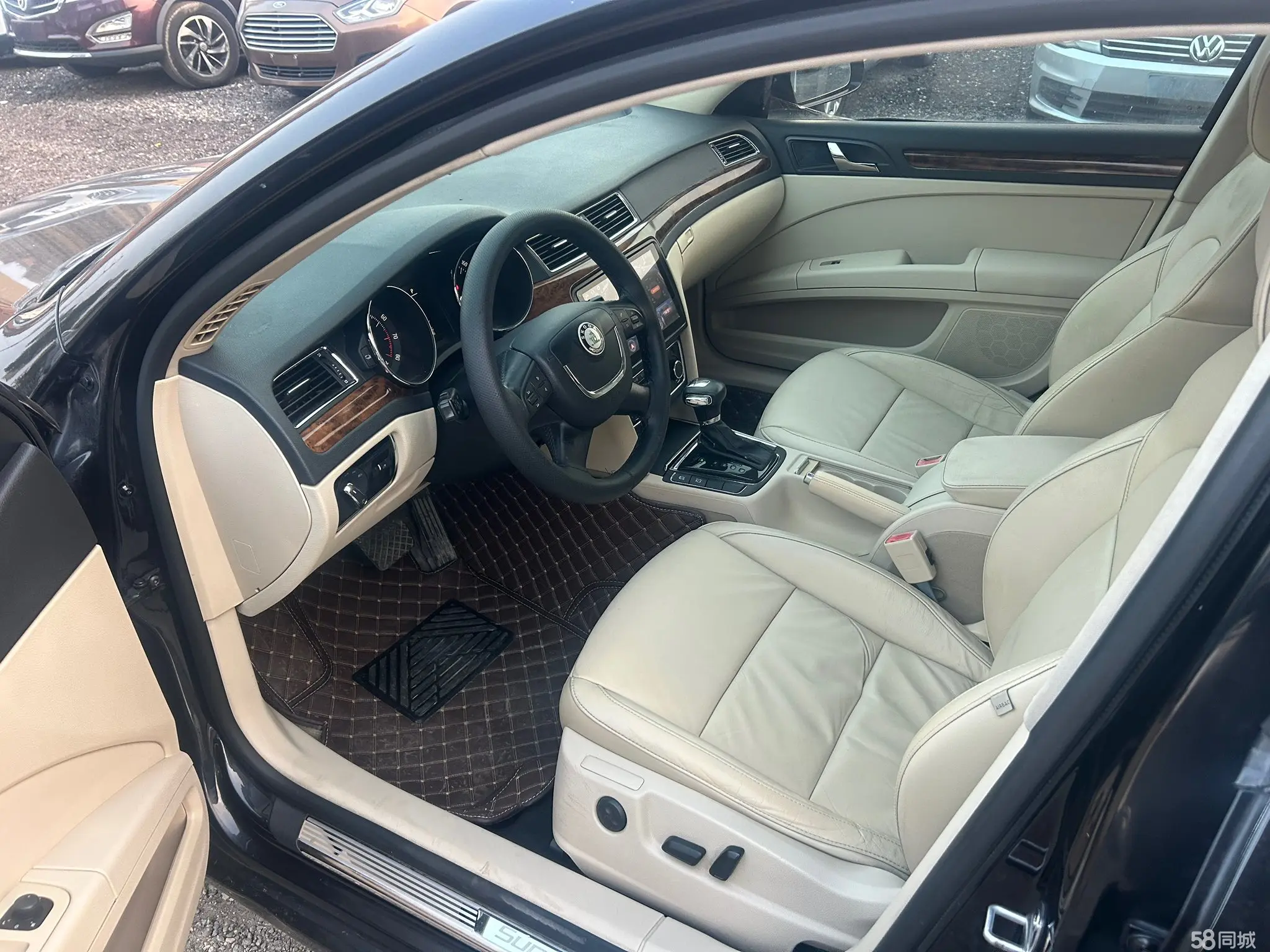 Skoda Superb 2013 car image #8