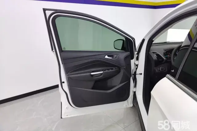 Ford Kuga 2017 car image #8