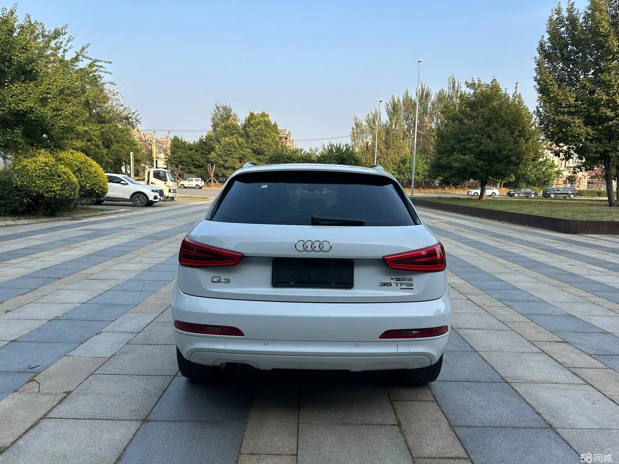 Audi Q3 2015 car image #8