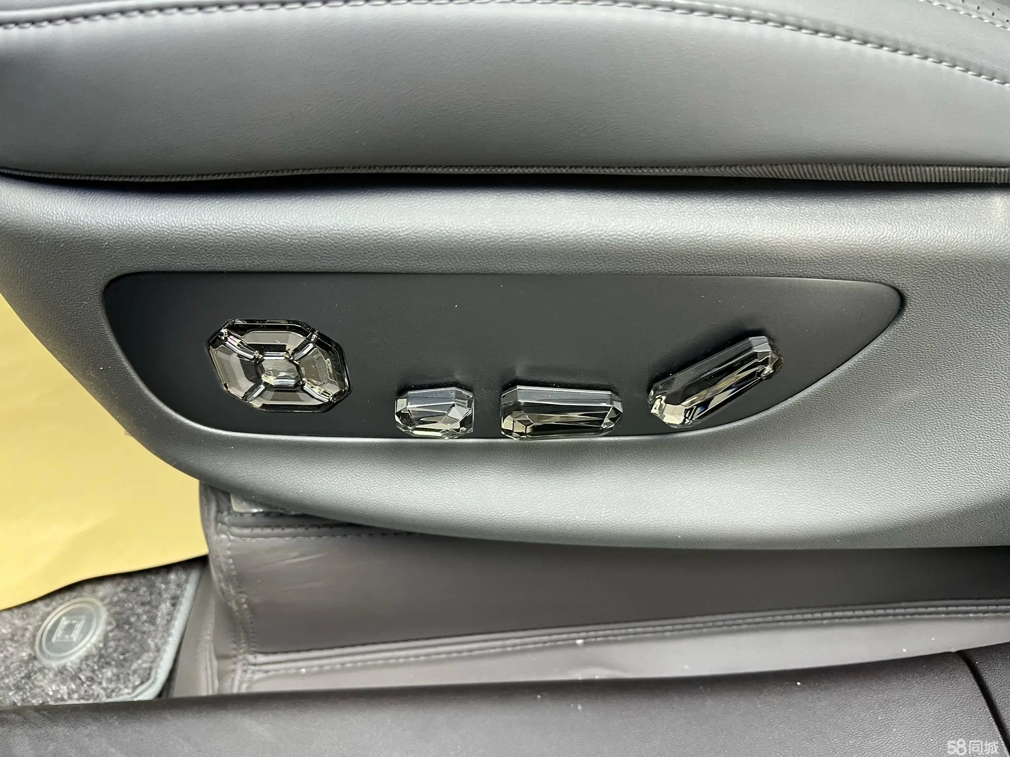 Denza N9 2025 #8 Denza N9 2025 car image #8