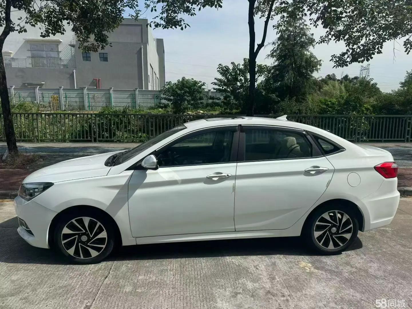 Changan Alsvin V7 2015 car image #8