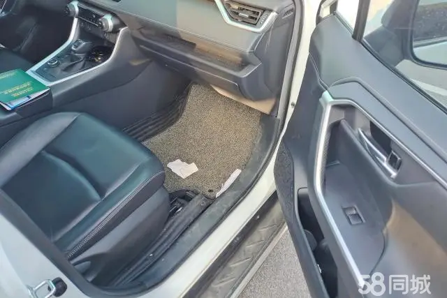 Toyota RAV4 2021 car image #8