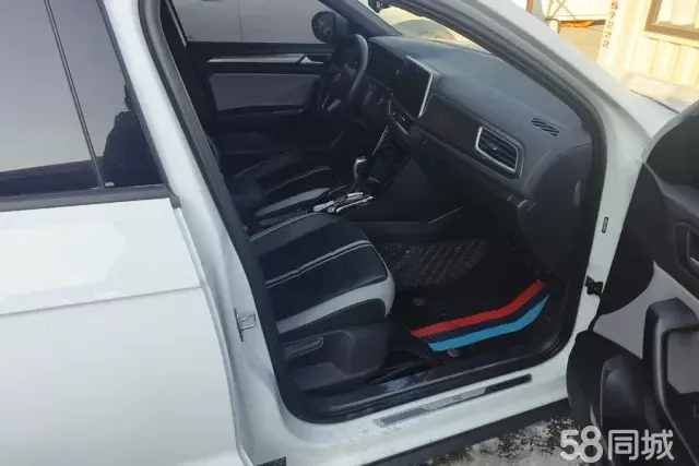 Volkswagen T-Roc 2024 car image #8