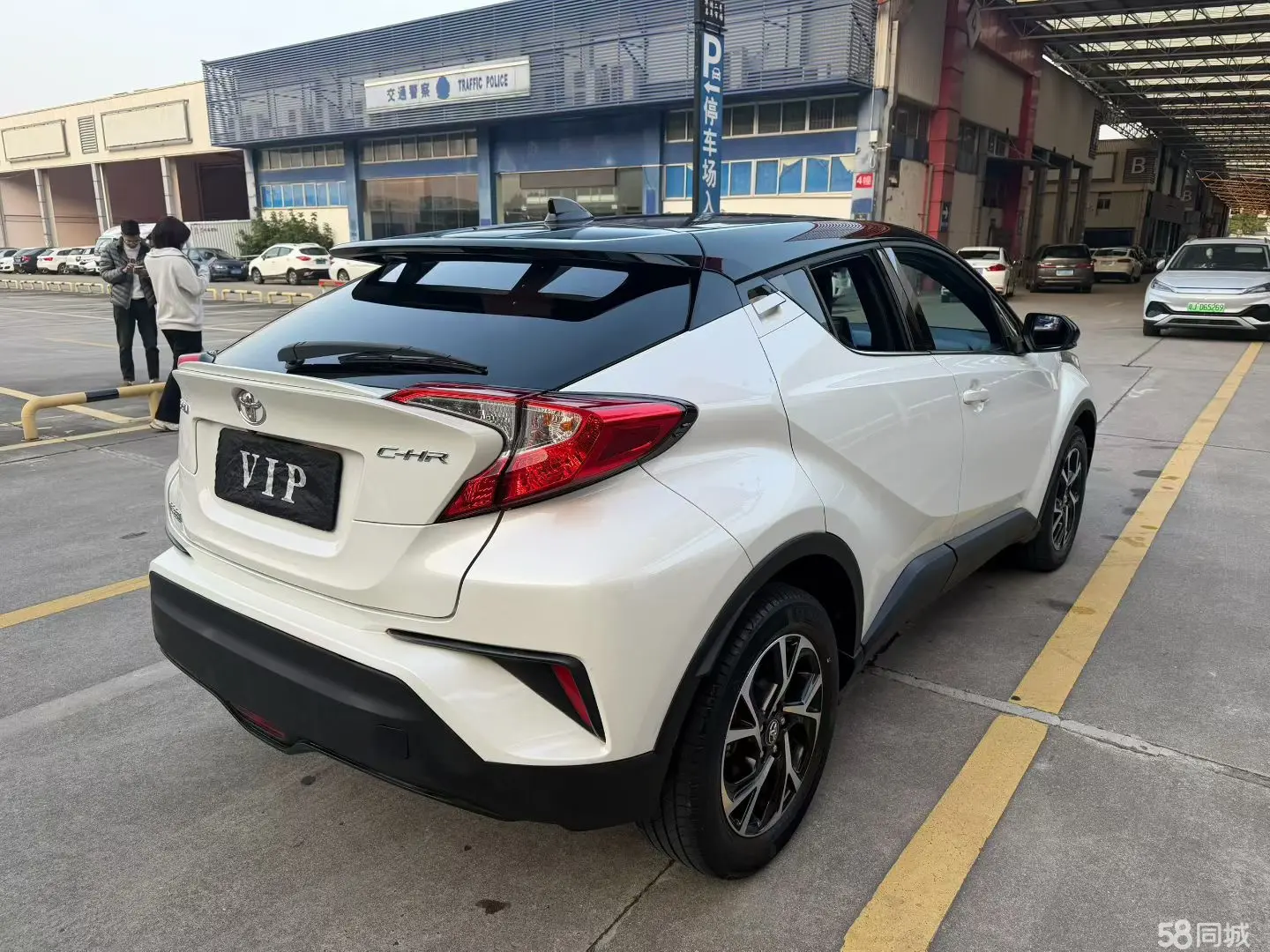 Toyota C-HR 2018 car image #8