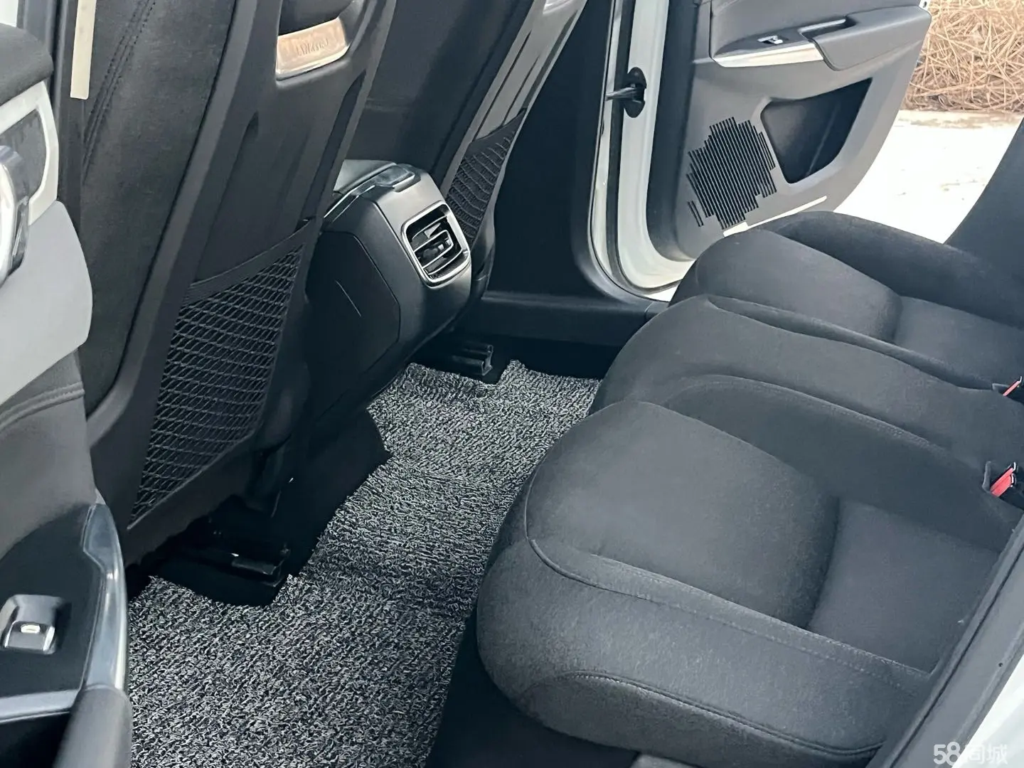 Lynk & Co 03 2018 car image #8