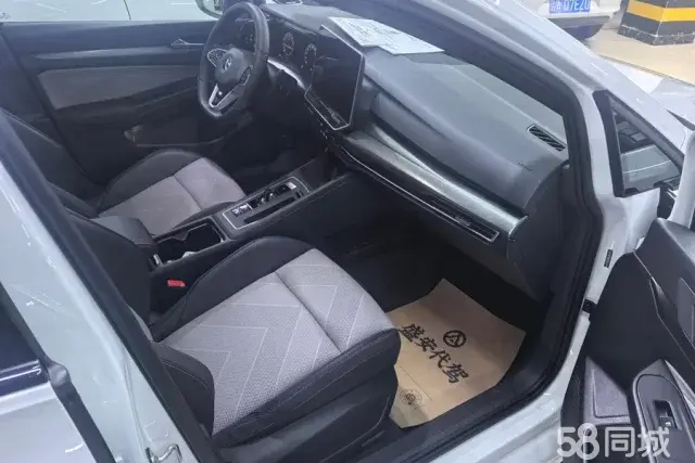 Volkswagen Golf 2024 car image #8
