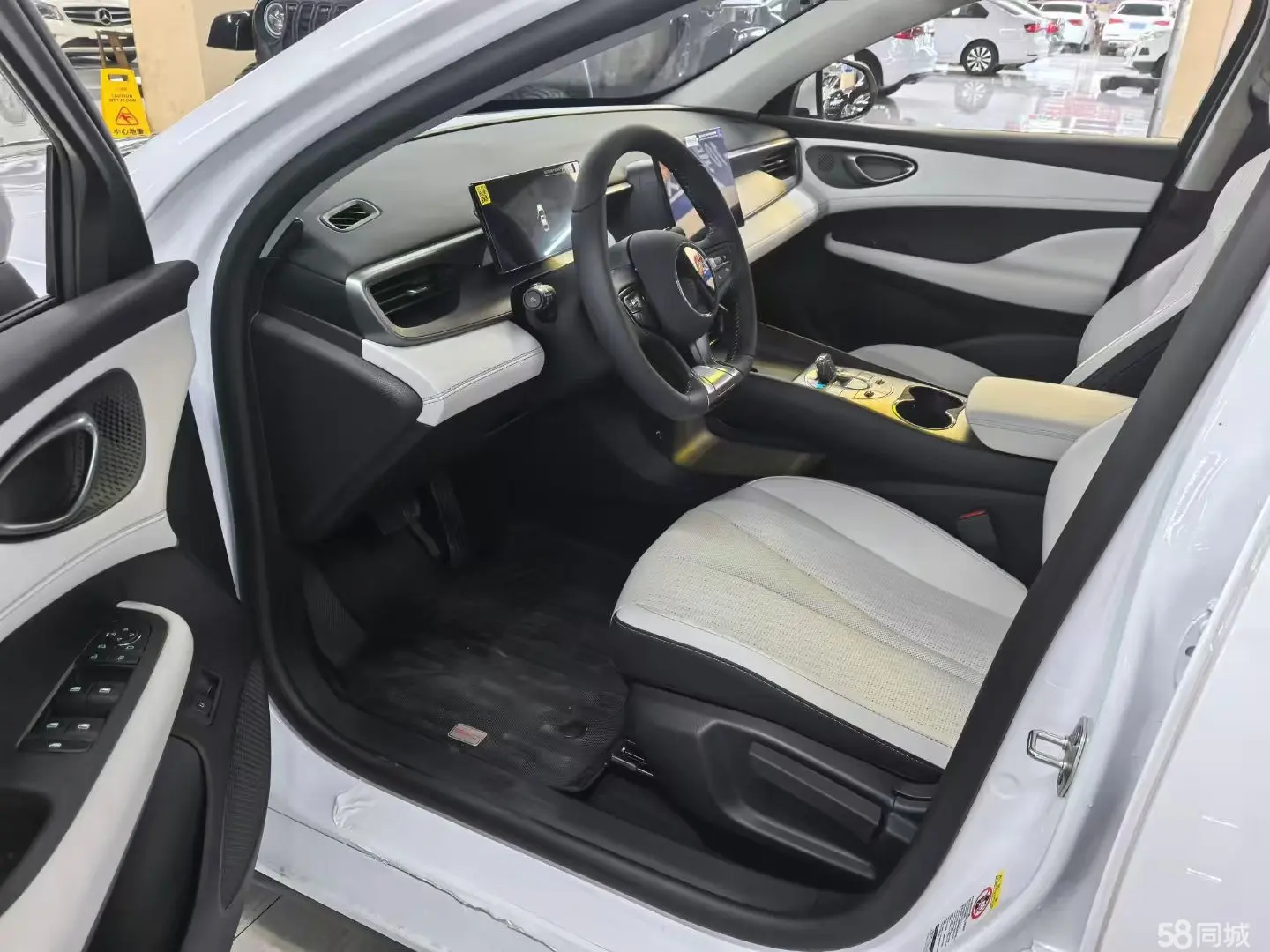 BYD Seal 05 DM-i 2025 car image #8