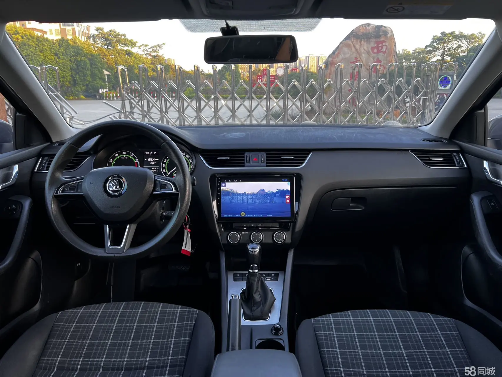 Skoda Octavia 2019 car image #8