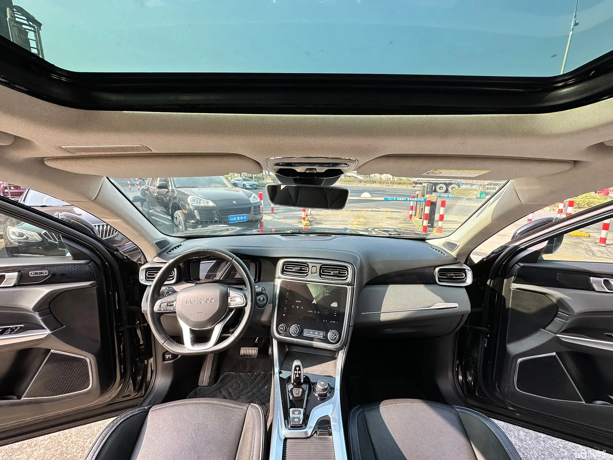 Lynk & Co 01 EM-P 2018 car image #8