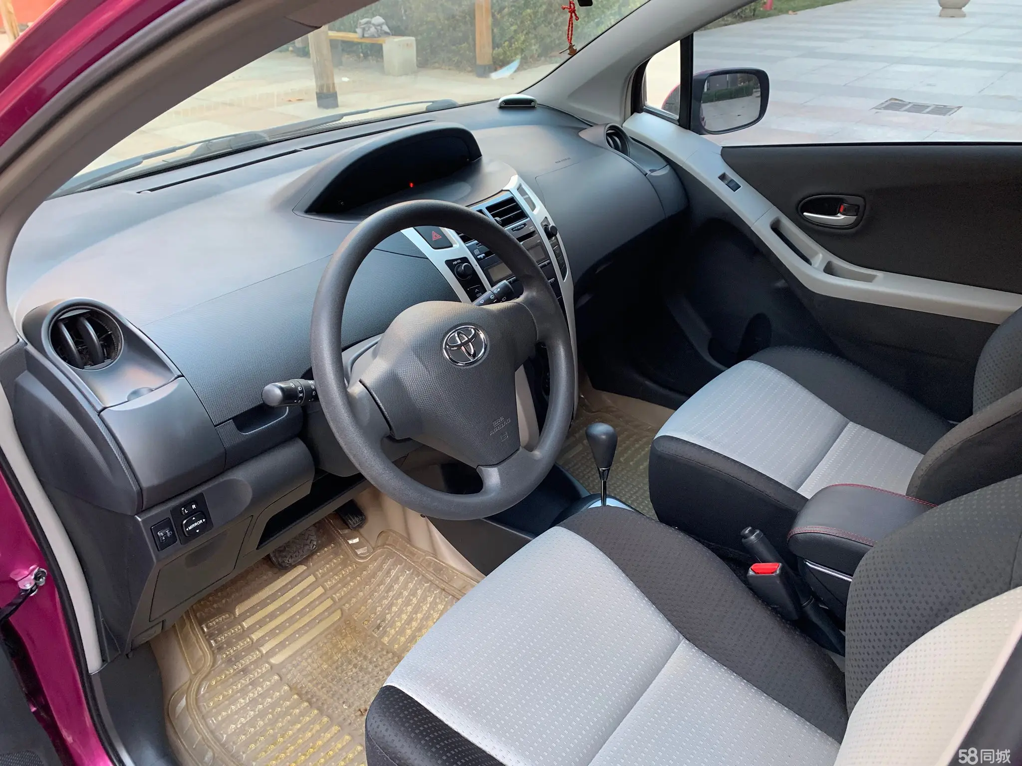 Toyota Yaris 2011 imagen de coche #8