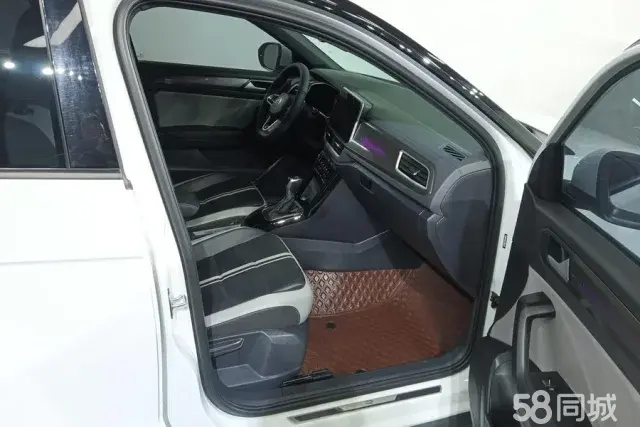 Volkswagen T-Roc 2023 #8 Volkswagen T-Roc 2023 car image #8