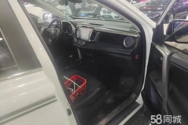 Toyota RAV4 2018 car image #8