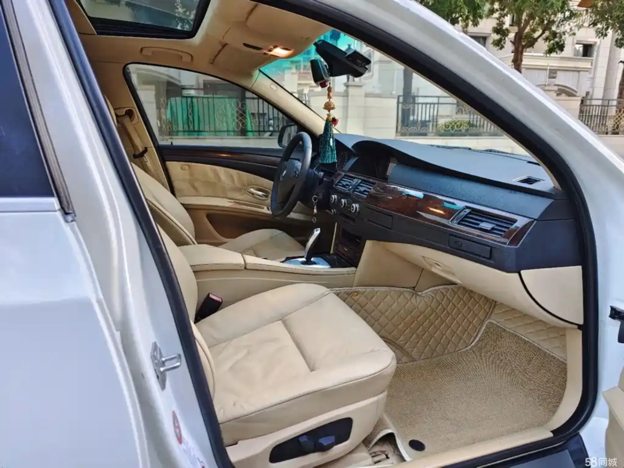 BMW 5 Series 2010 #8 BMW 5 Series 2010 car image #8
