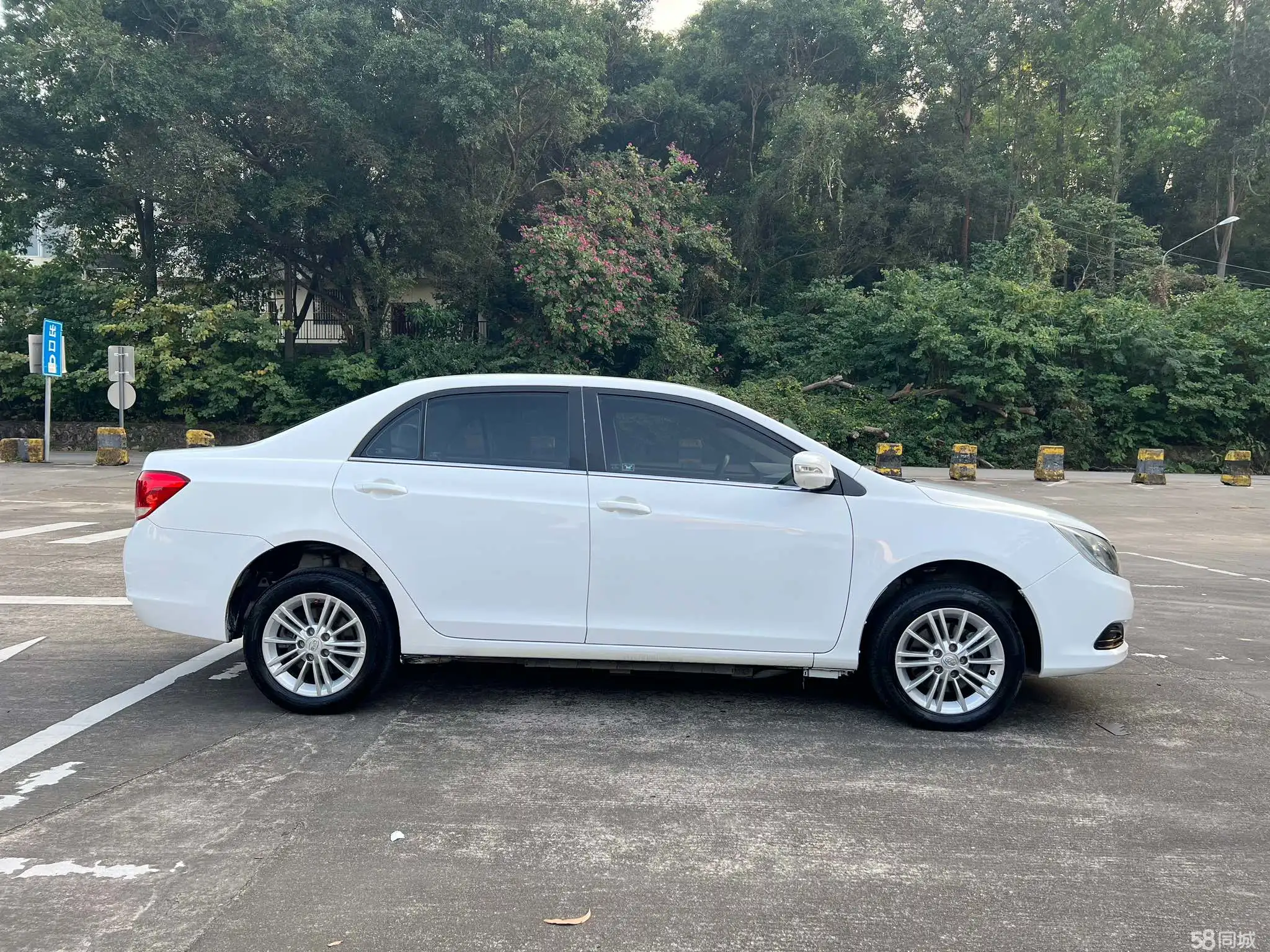 BYD e5 2018 car image #8