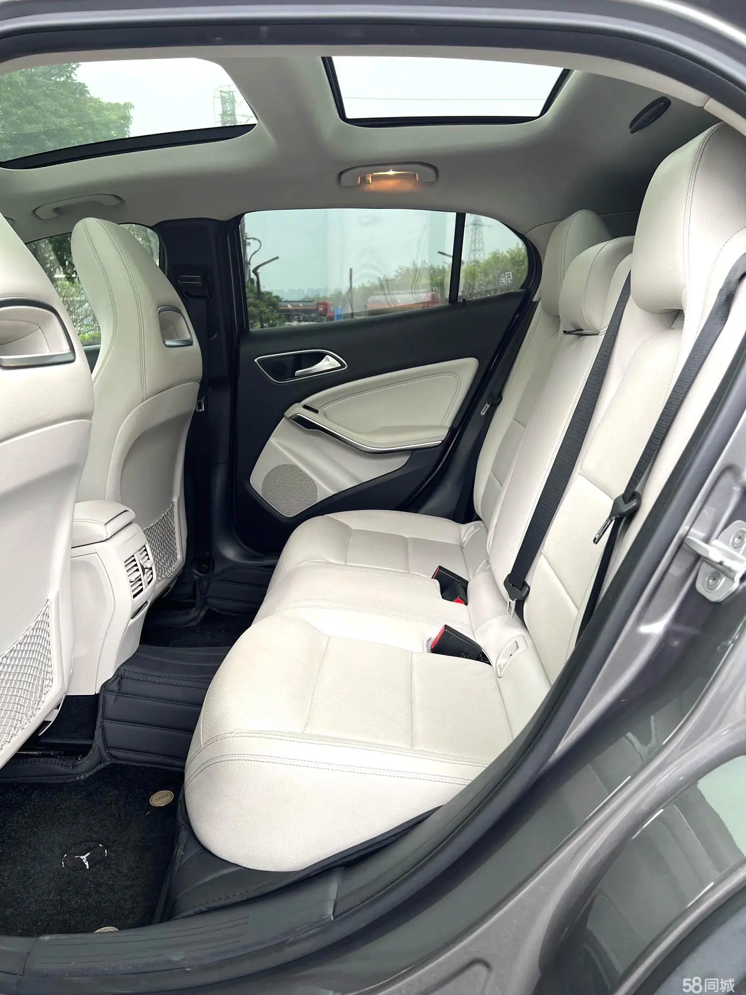 Mercedes-Benz GLA Class 2016 immagine di auto #8