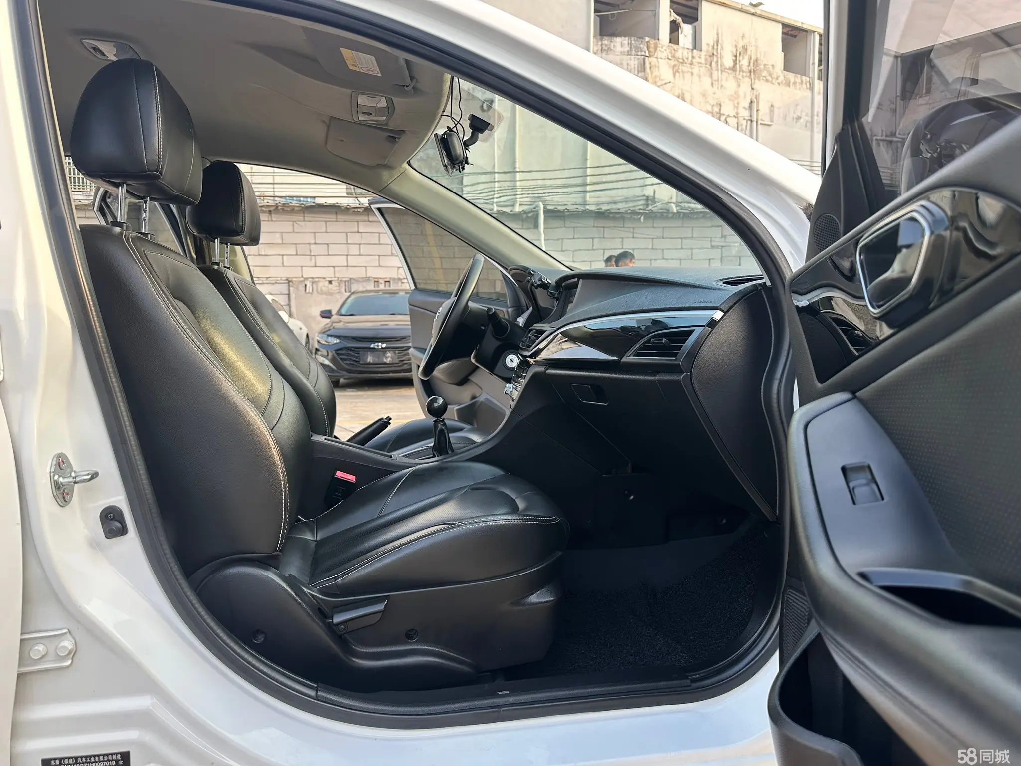 Soueast V5 Lingzhi 2017 #8 Soueast V5 Lingzhi 2017 car image #8