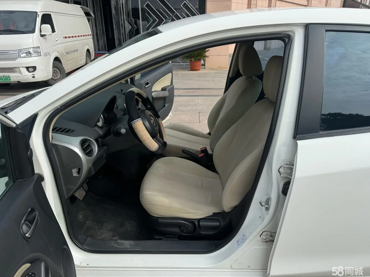 Mazda 2 2010 image de voiture #8