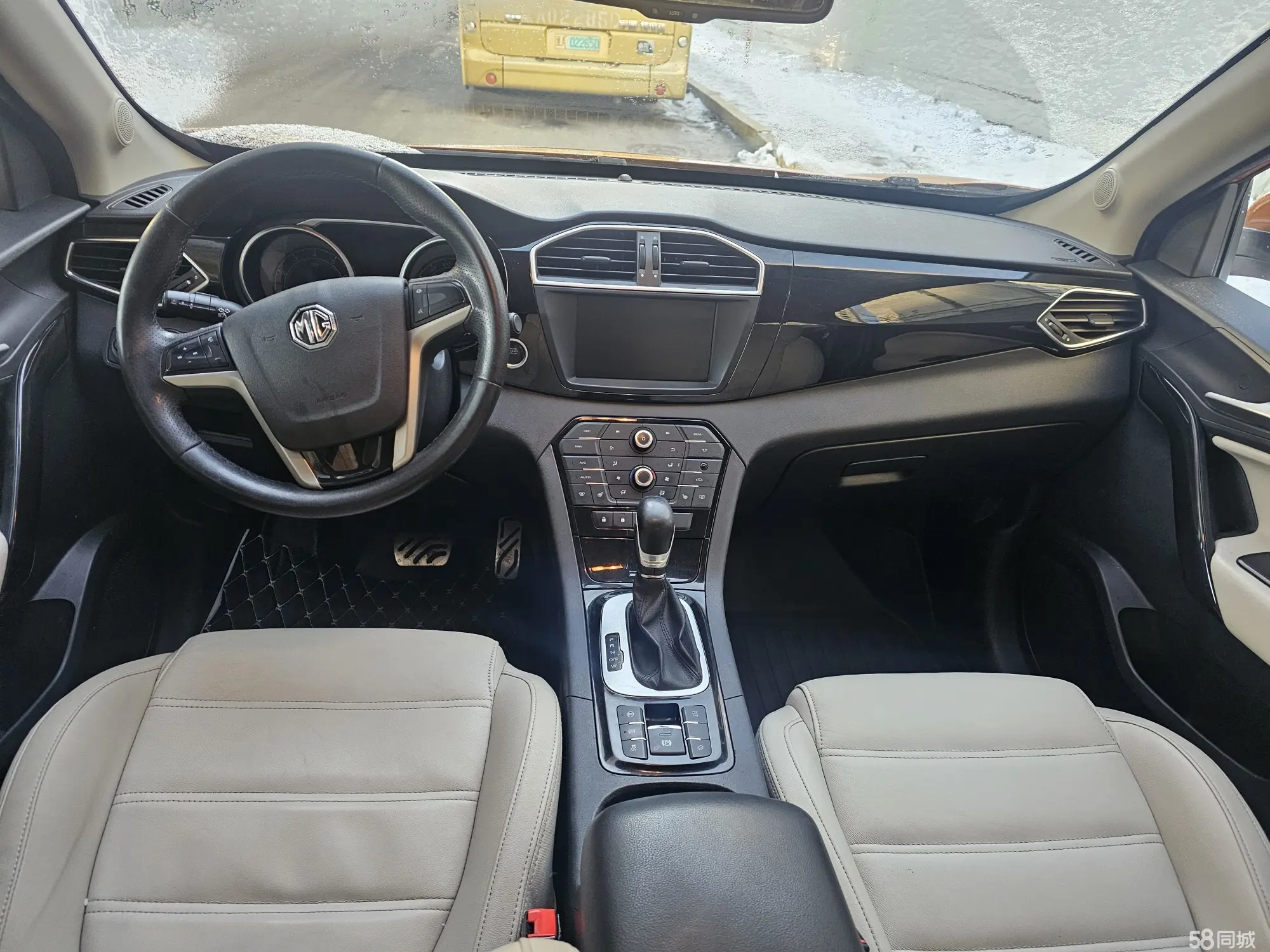 MG GS 2015 car image #8