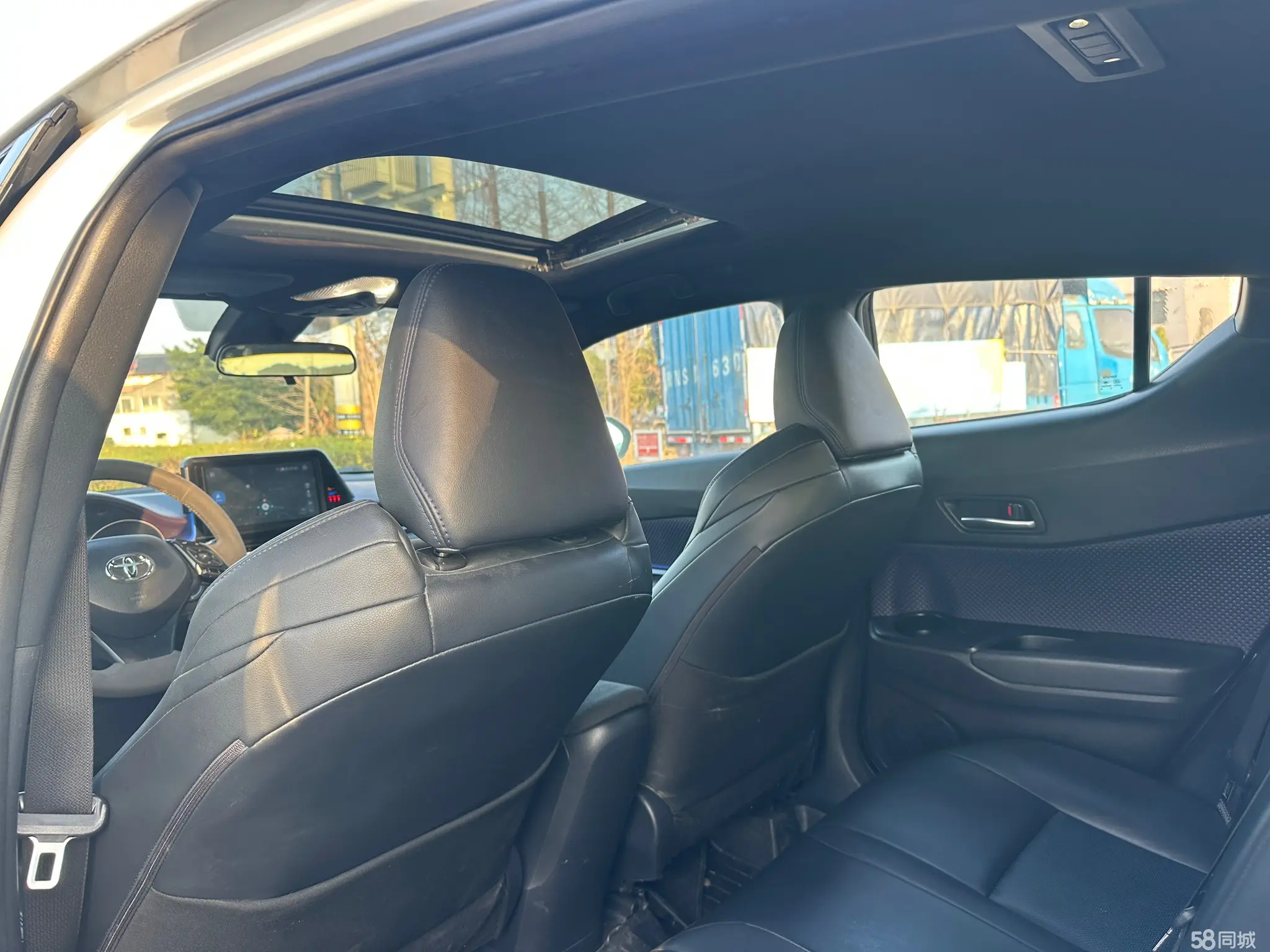 Toyota C-HR 2020 car image #8