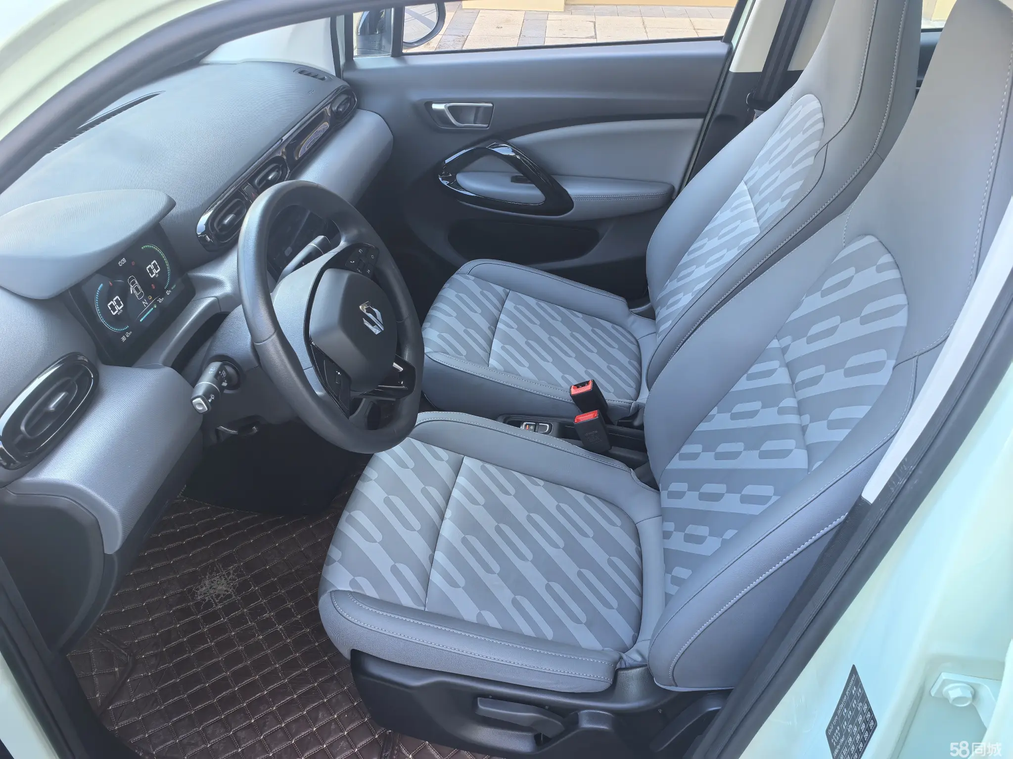 零跑汽车 零跑T03 2024 汽车图片 #8