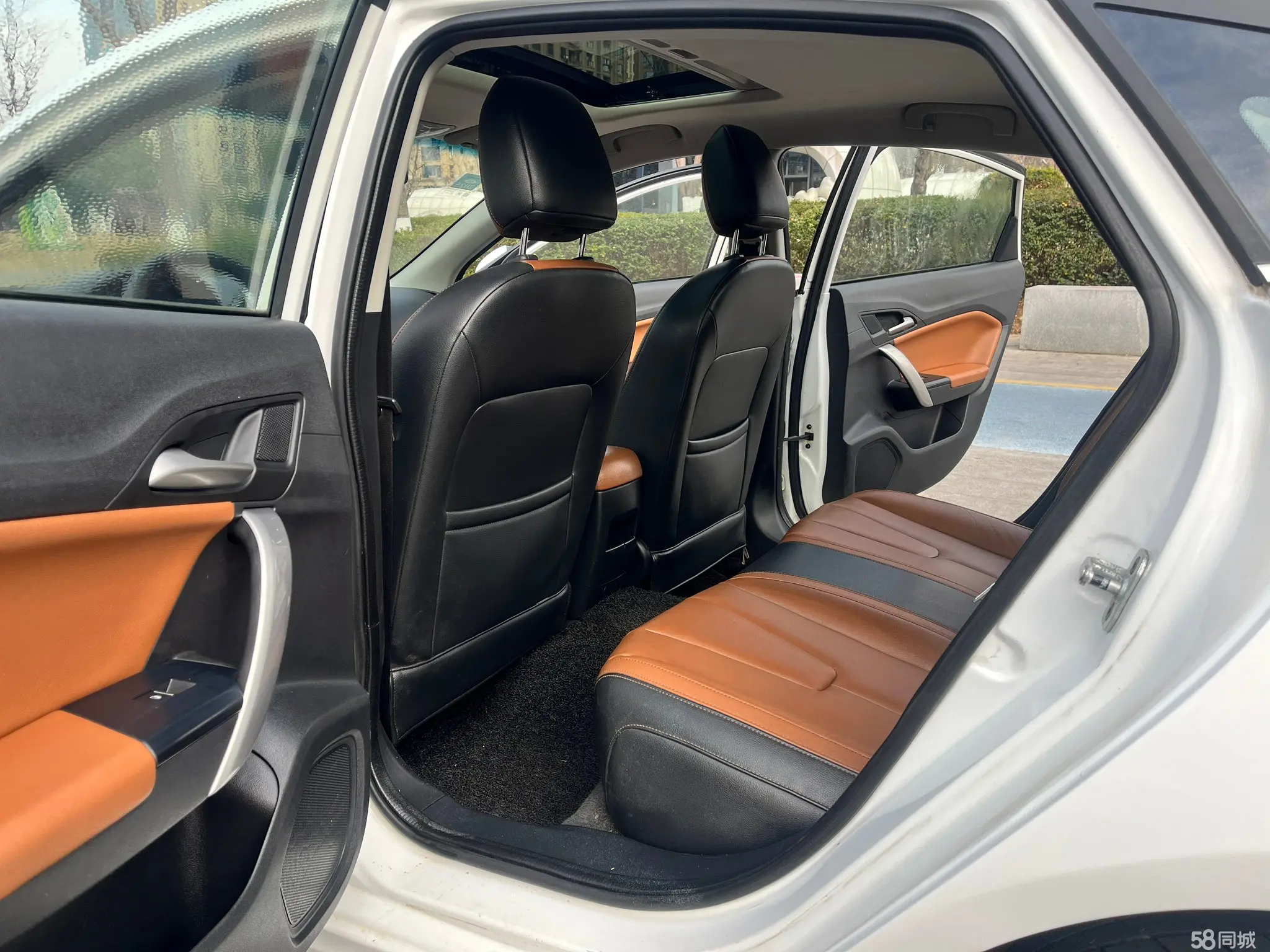 MG GT 2017 car image #8