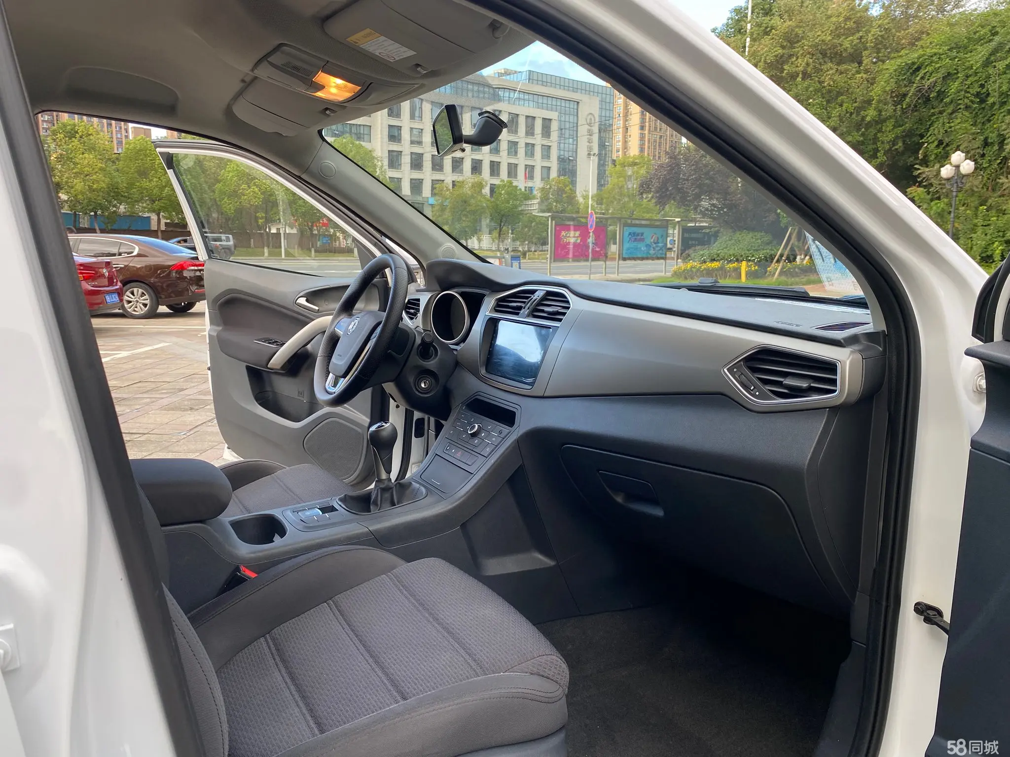 MG GS 2015 car image #8