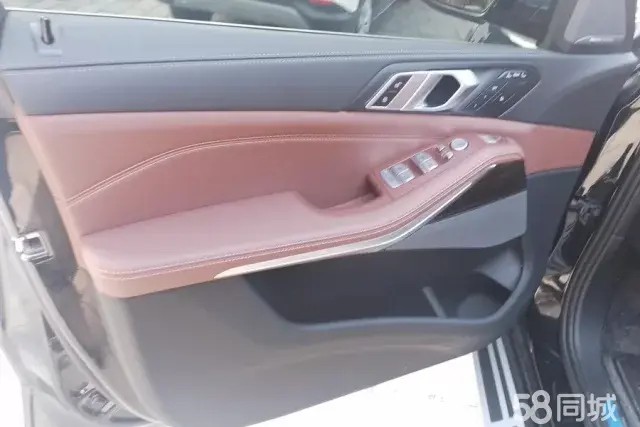 BMW X7 2024 car image #8