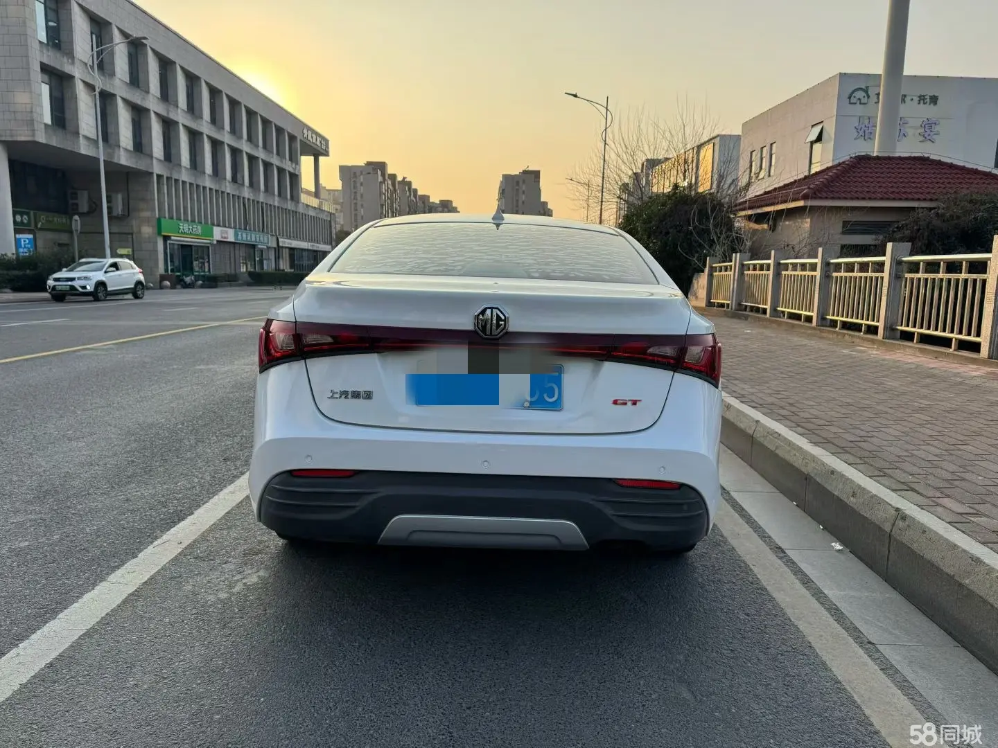 MG GT 2017 car image #8