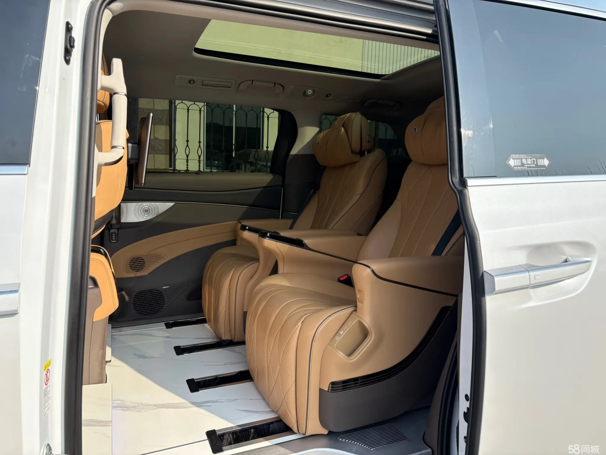 Denza D9 2023 image de voiture #8