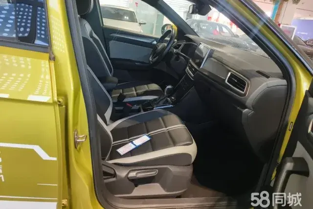 Volkswagen T-Roc 2023 car image #8