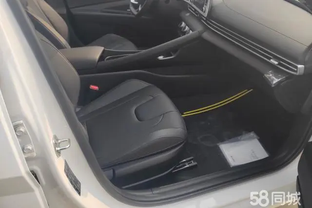 Hyundai Elantra 2025 car image #8